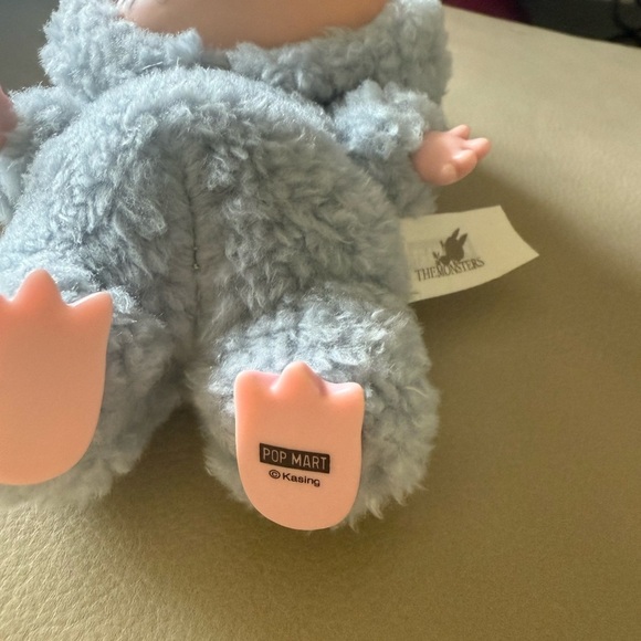 Adorable Blue Plush Monster Key Holder - Picture 7 of 8